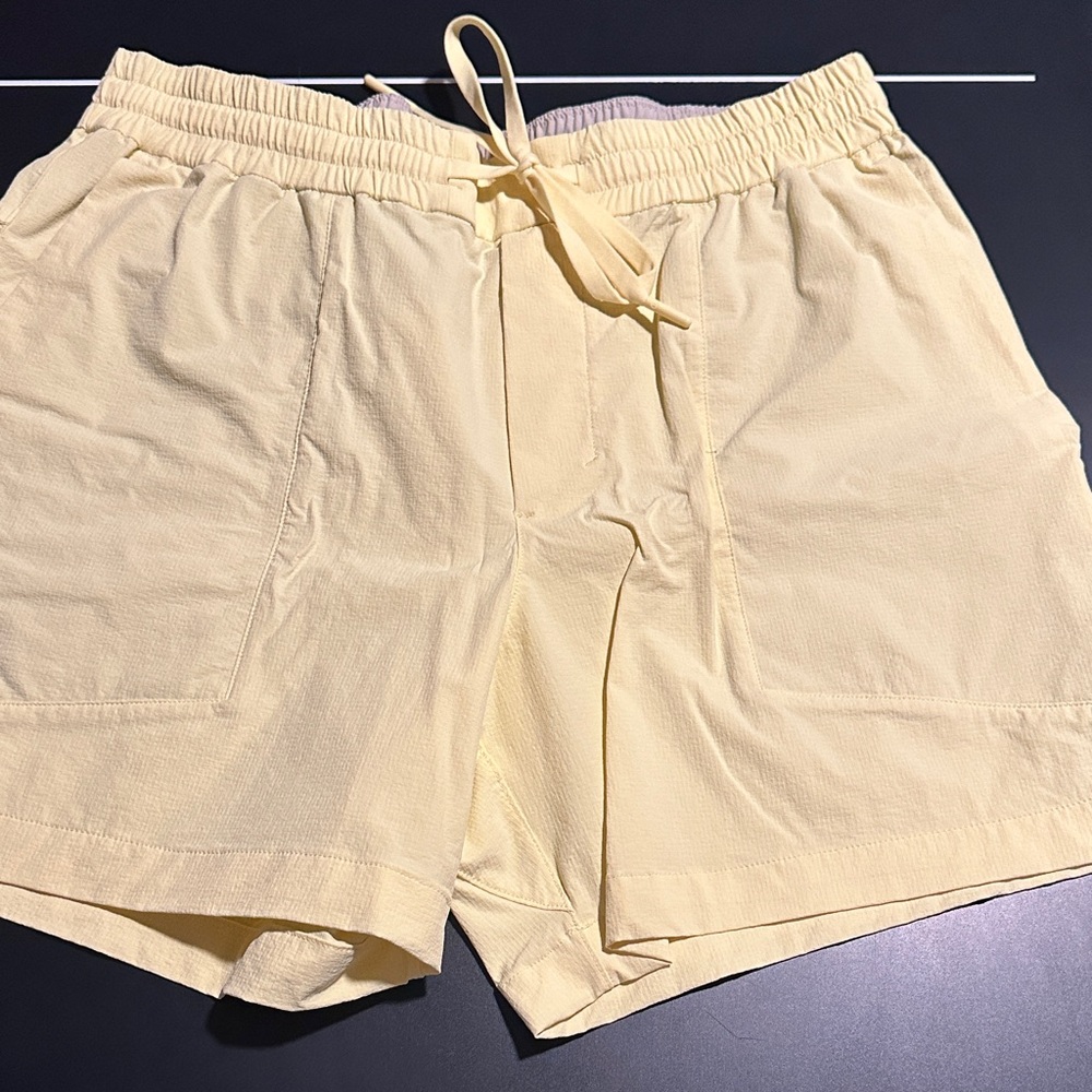 Lululemon Athletica Men's Soft Yellow Workout Shorts